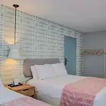 Trópica Beach Hotel