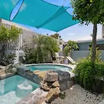 Beach House Malaga-Pool-Bbq