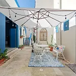 Cozy High-Ceiling Urban Studio Mm2