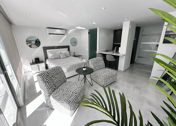 Ocean Front Coral Luxury Apartment