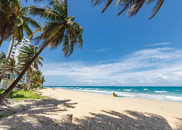Condado Apt- Private Beach, Pool, & Family Ready!