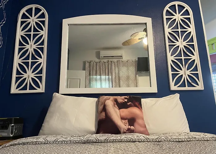 King Sling Room, Between Pool And Jacuzzi - Enjoy! (Adults Only)