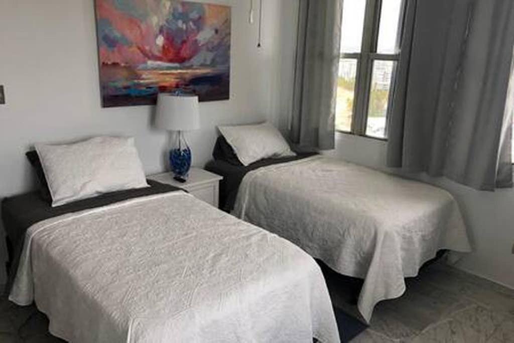 Apartment Spectacular Beach Front Ph, 2 Level-3bd-2.5 Bath