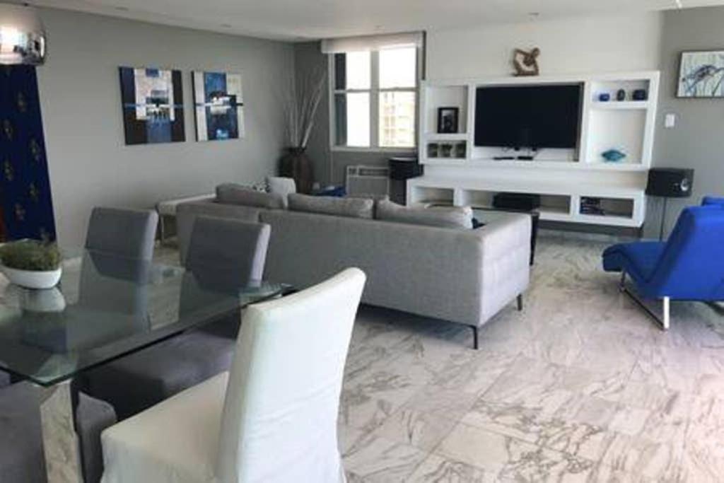 Apartment Spectacular Beach Front Ph, 2 Level-3bd-2.5 Bath