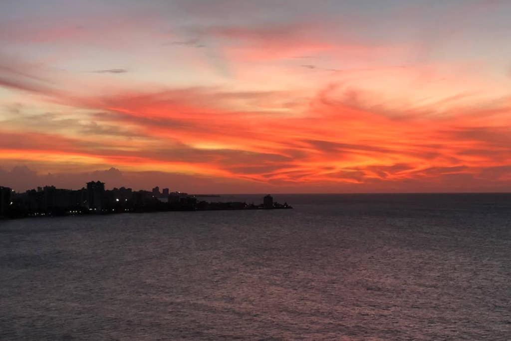 Apartment Spectacular Beach Front Ph, 2 Level-3bd-2.5 Bath