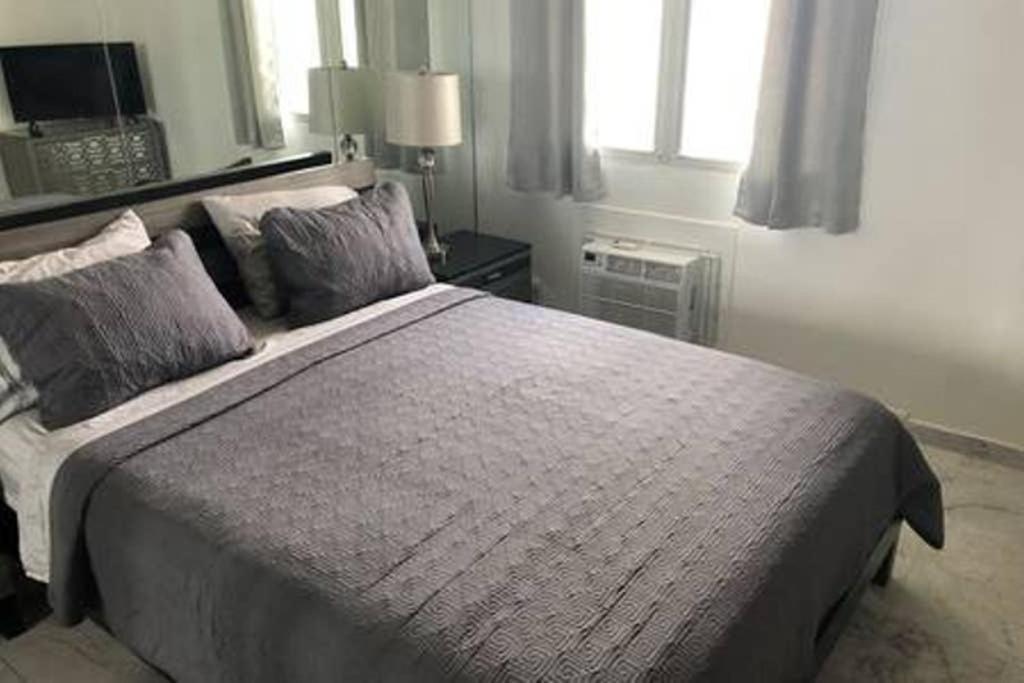 Spectacular Beach Front Ph, 2 Level-3bd-2.5 Bath *