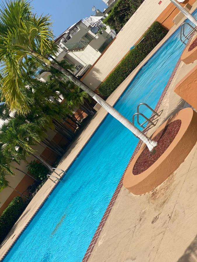 Condominio Saint Tropez Apartamento *