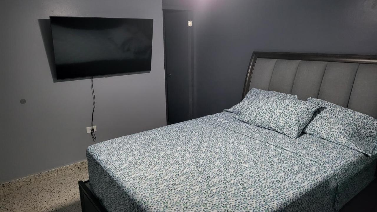 Newly Renovated Modern In Center With Backup Electricity And Gated Security 602 Apartamento *