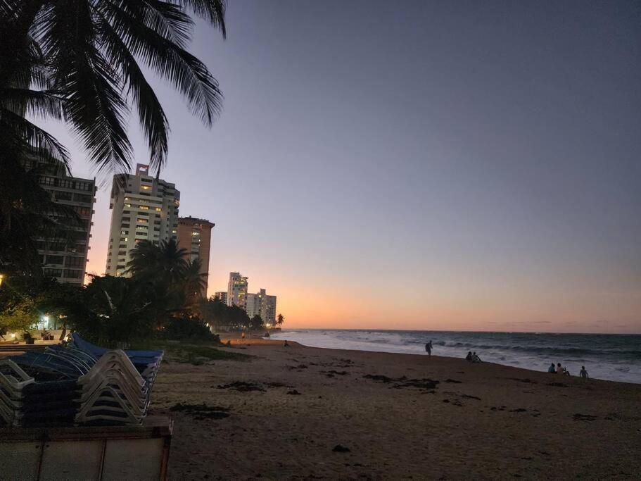 Majestic 2-bedroom Beachside Apartamento San Juan