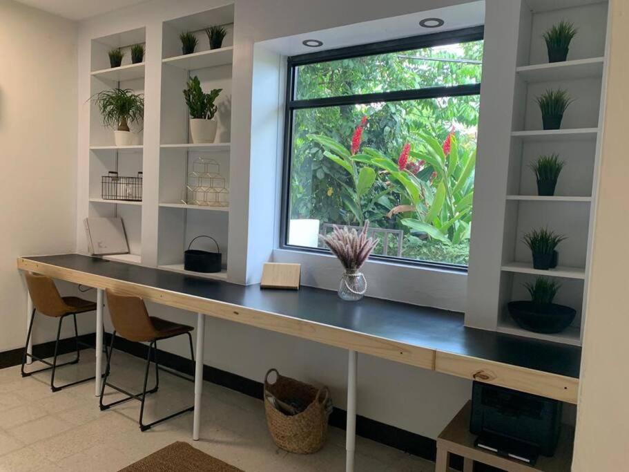 Pr1654-5 Private Rm W Keypad Qn Bed Balcony Easyparking Habitación en casa particular