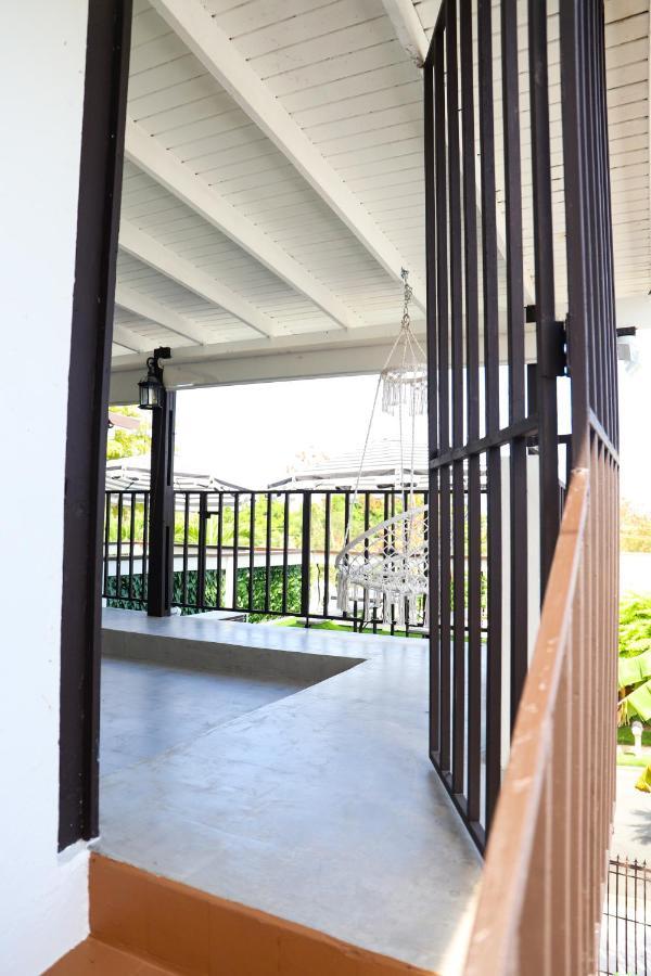 Habitación en casa particular Pr1654-5 Private Rm W Keypad Qn Bed Balcony Easyparking *
