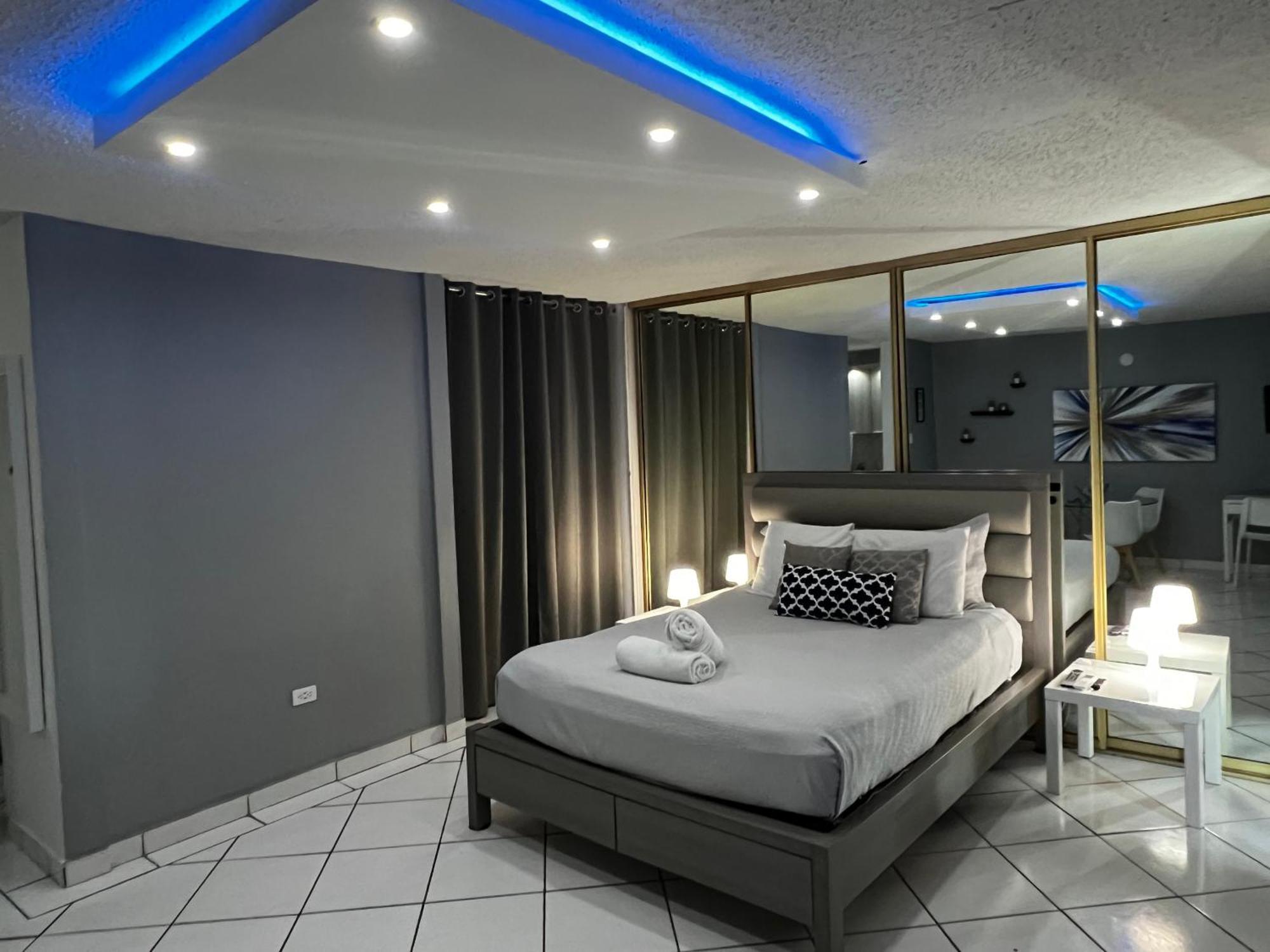 Isla Puerto Rico, One Queen Bed Apartamento