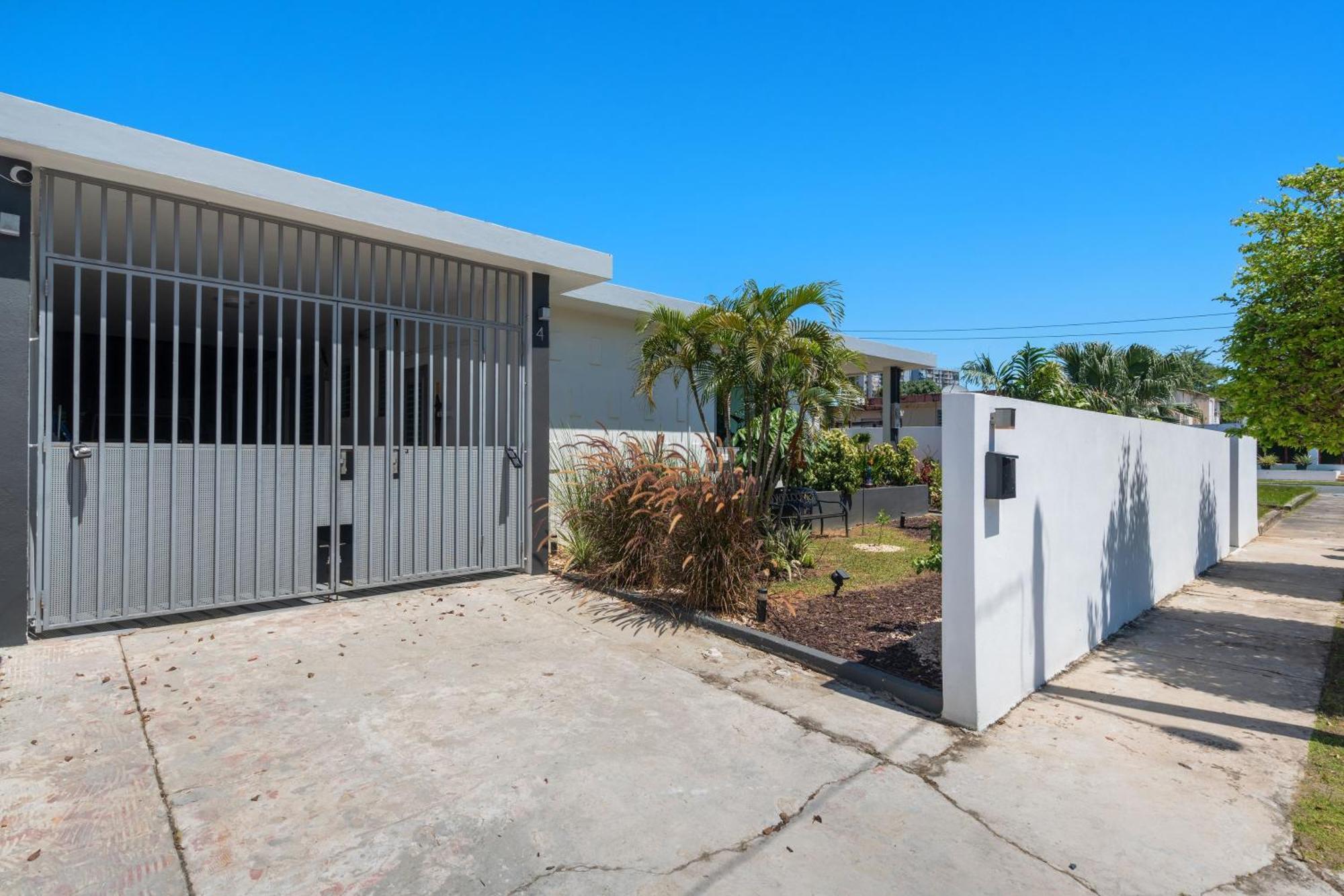 Pool House By Isla Verde Beach