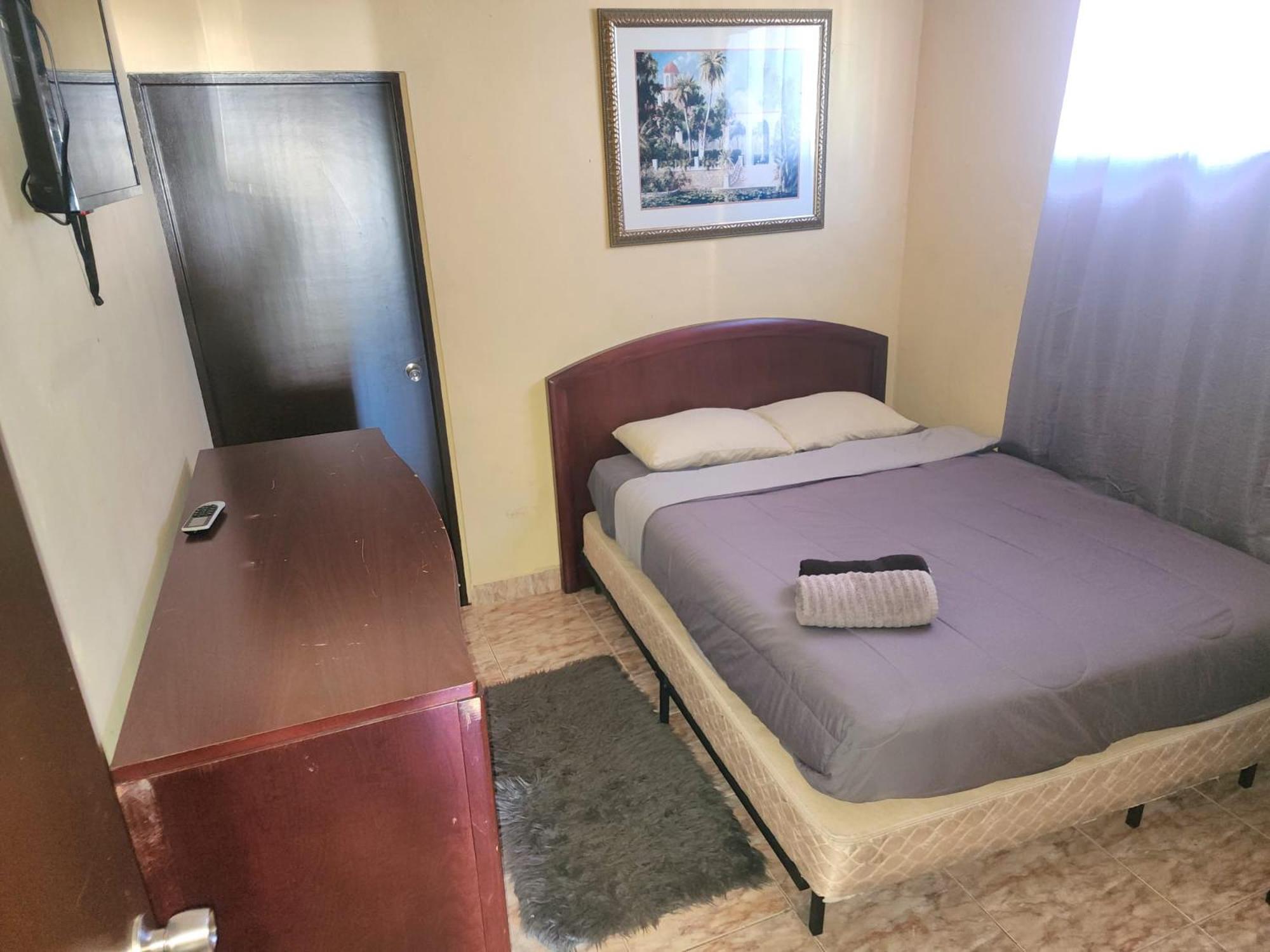 Del Valle Casa Near Trendy Calle Loiza- One Bedroom With Queen Apartamento San Juan