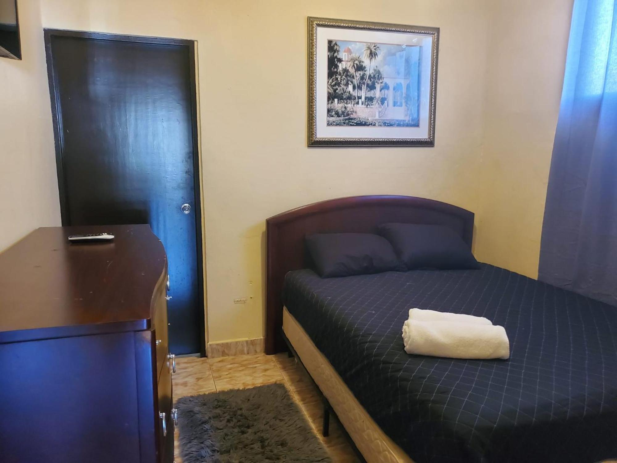 Apartamento Del Valle Casa Near Trendy Calle Loiza- One Bedroom With Queen