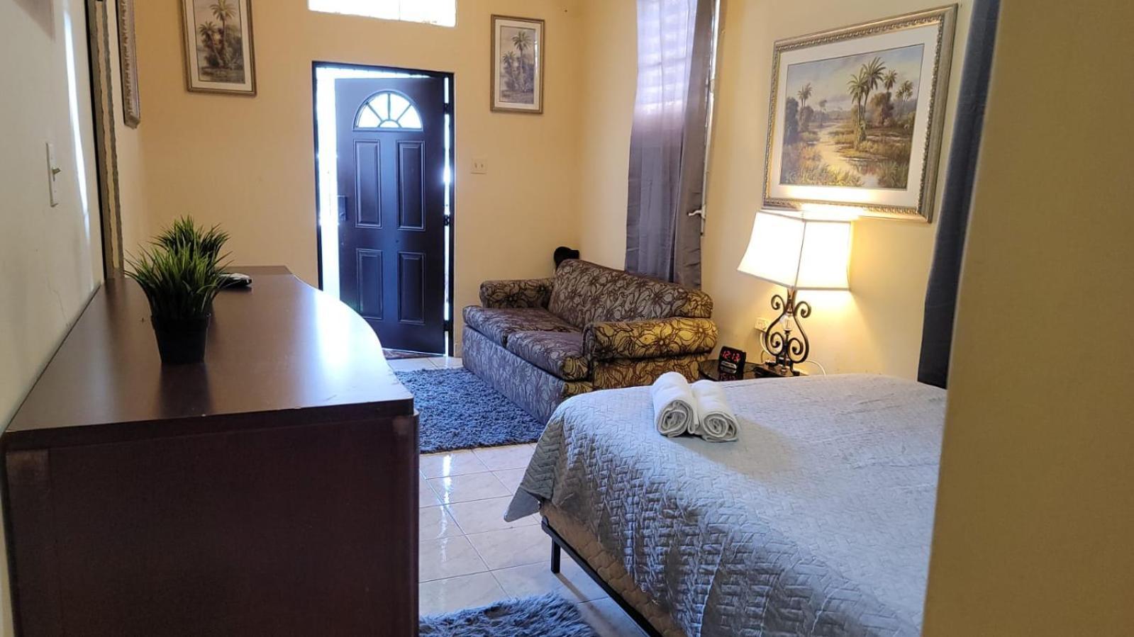 Apartamento Del Valle Unit 2, Economical Large Near Beach, Sleeps Up To 4 San Juan
