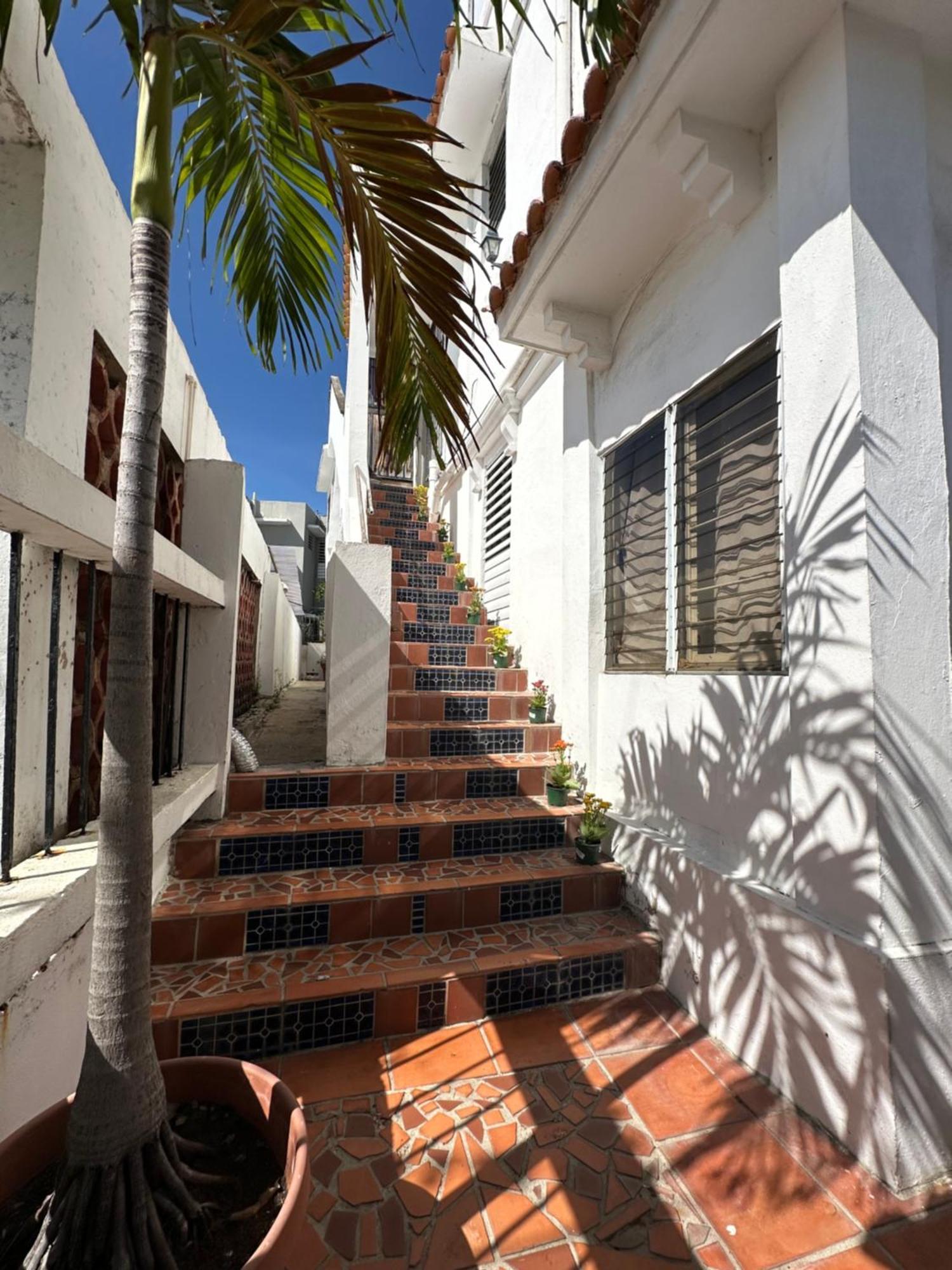 Colonial Apartment *