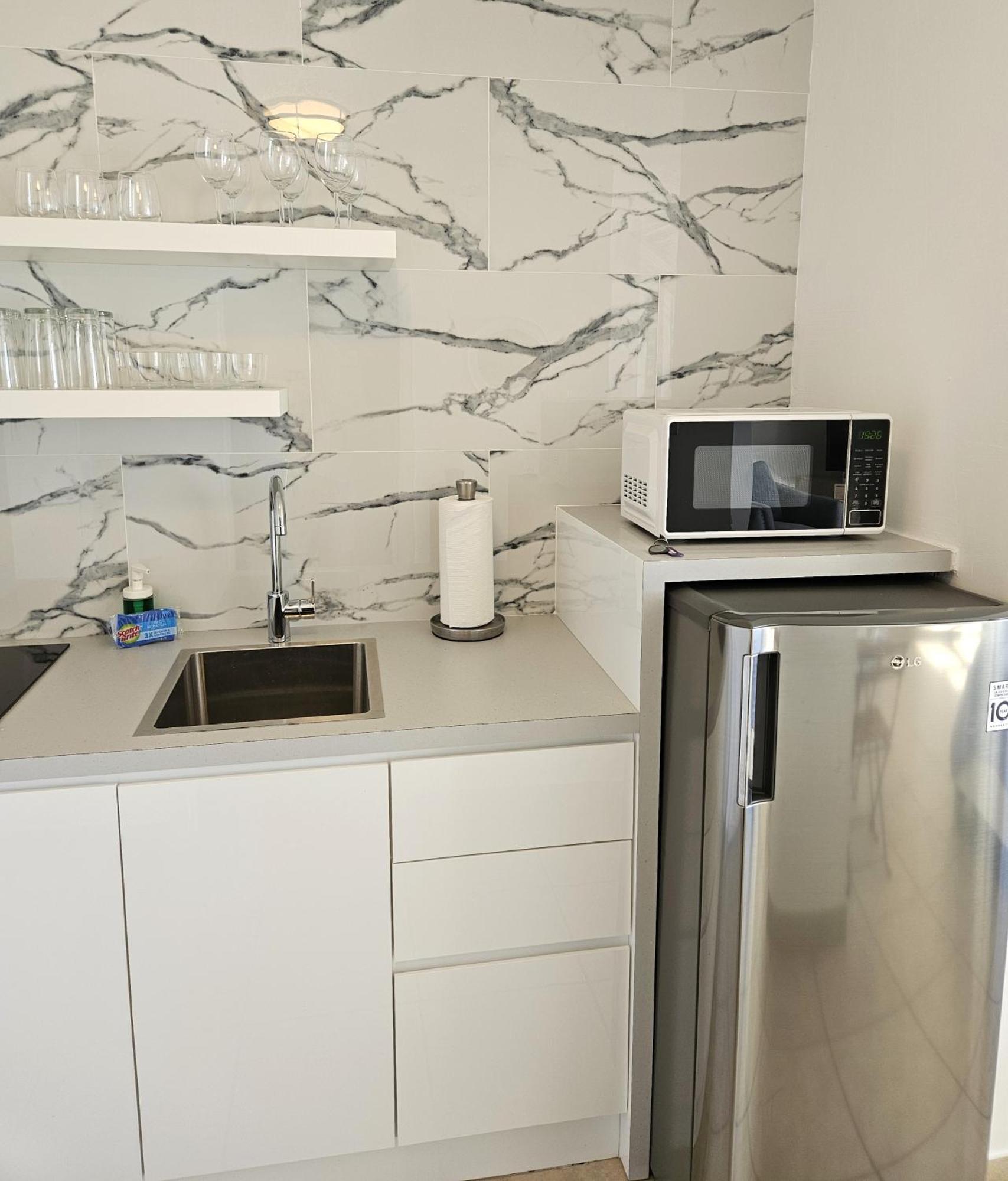 Kasa Seaview At Coral Beach Beachfront Pool Apartment *