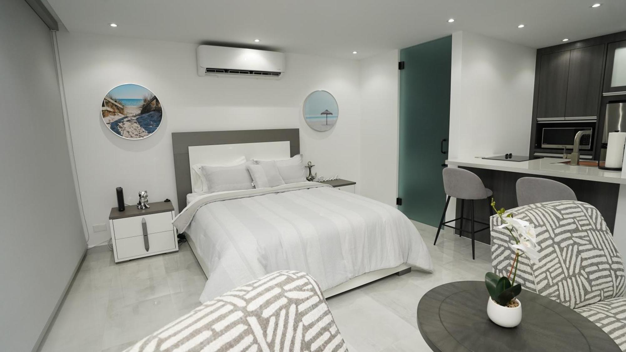 Ocean Front Coral Luxury Apartment *