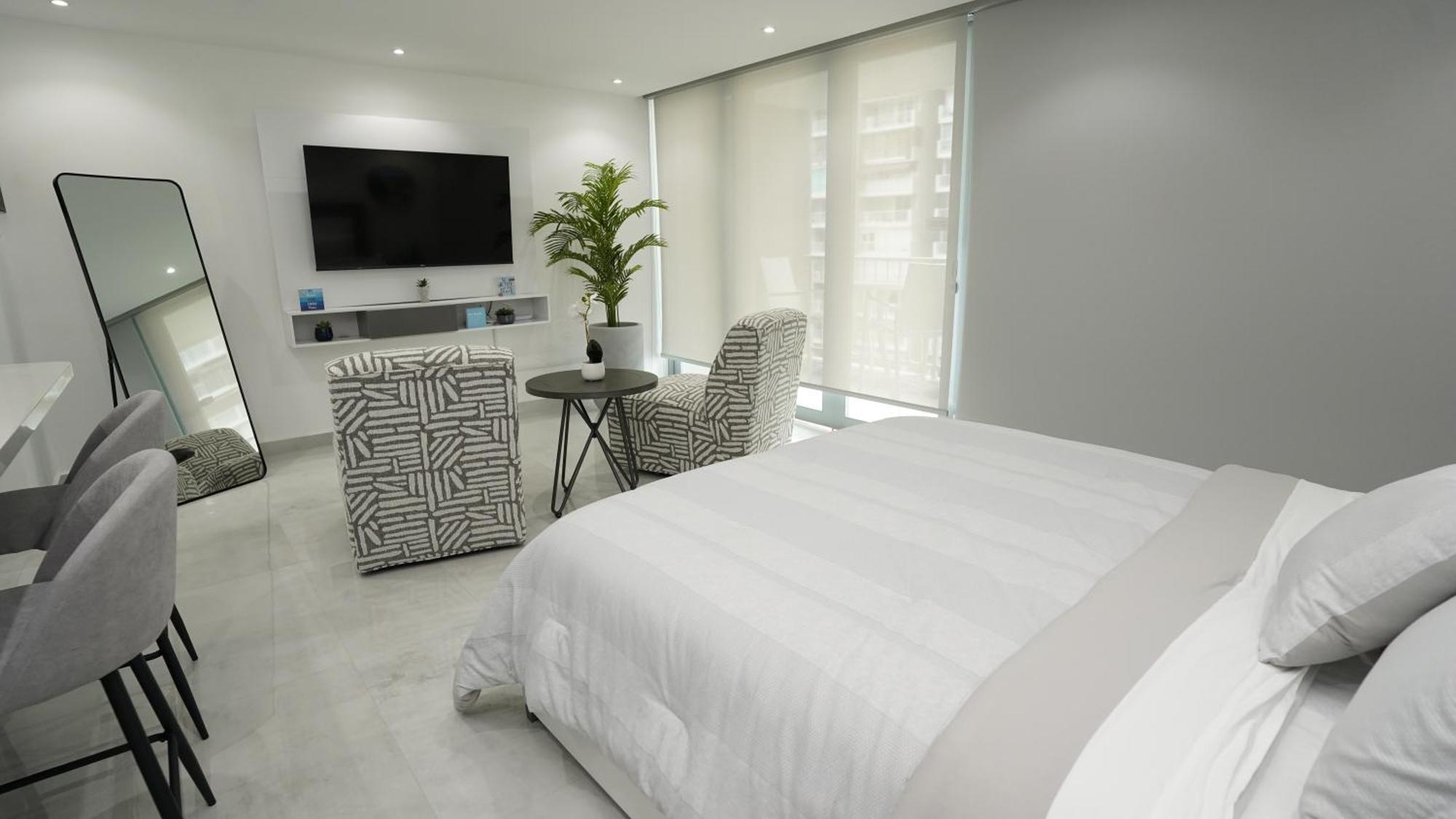 Ocean Front Coral Luxury Apartment *