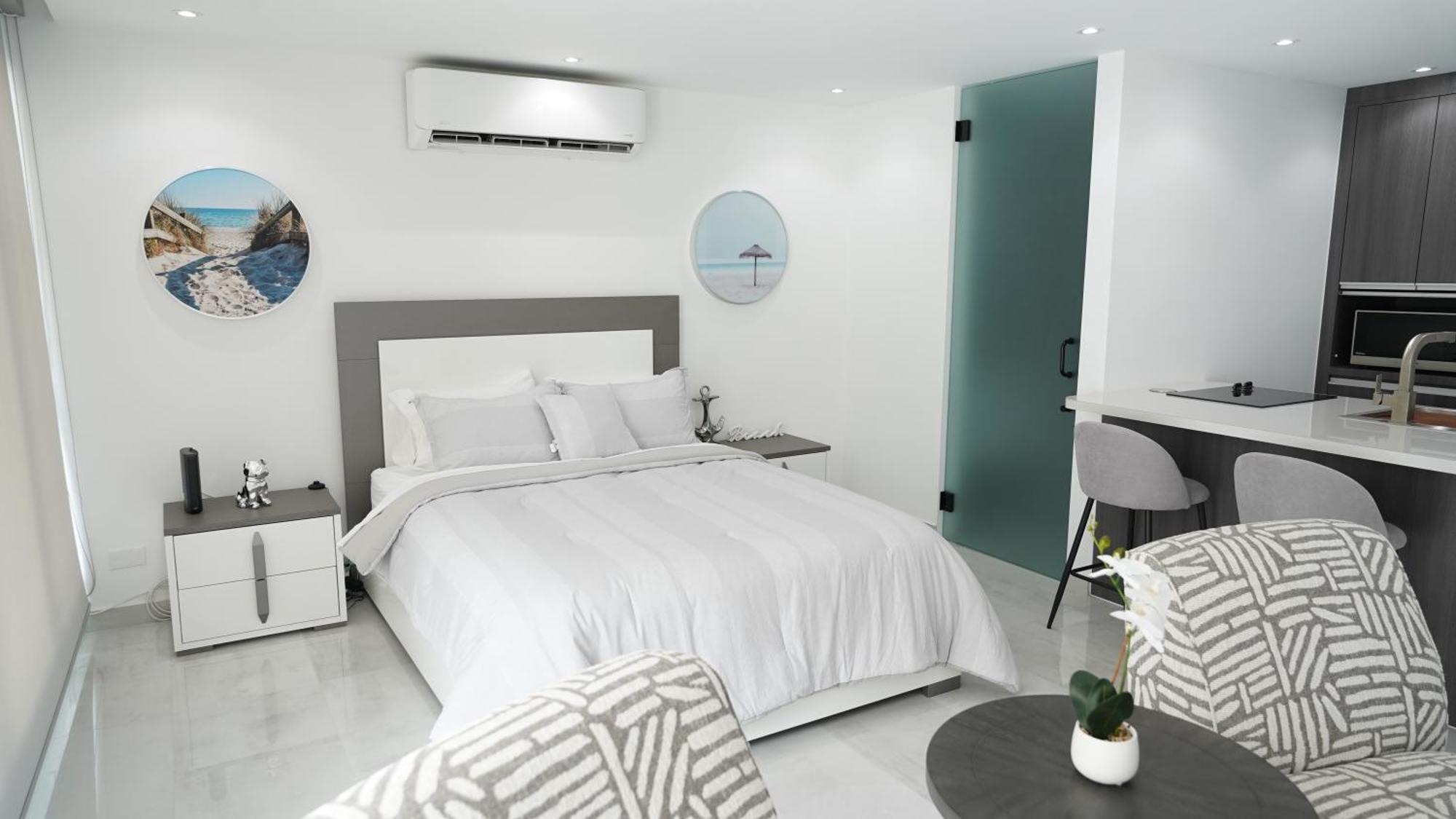 Ocean Front Coral Luxury Apartment *