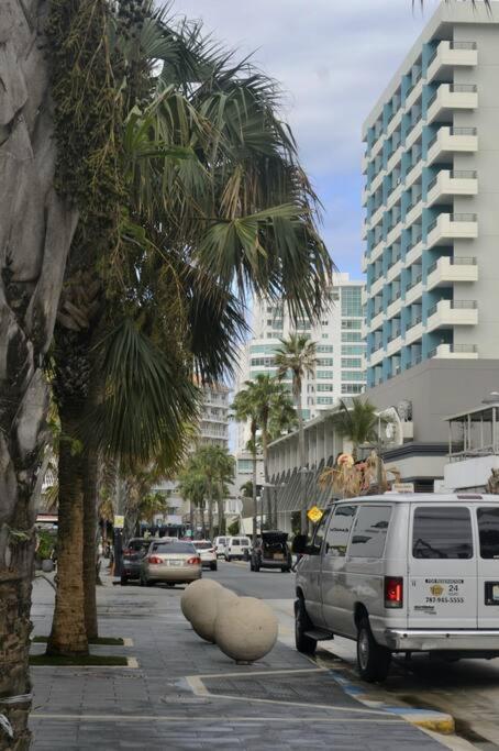 Condado Oasis On Ashford Ave: Oceanview And Pool Apartamento