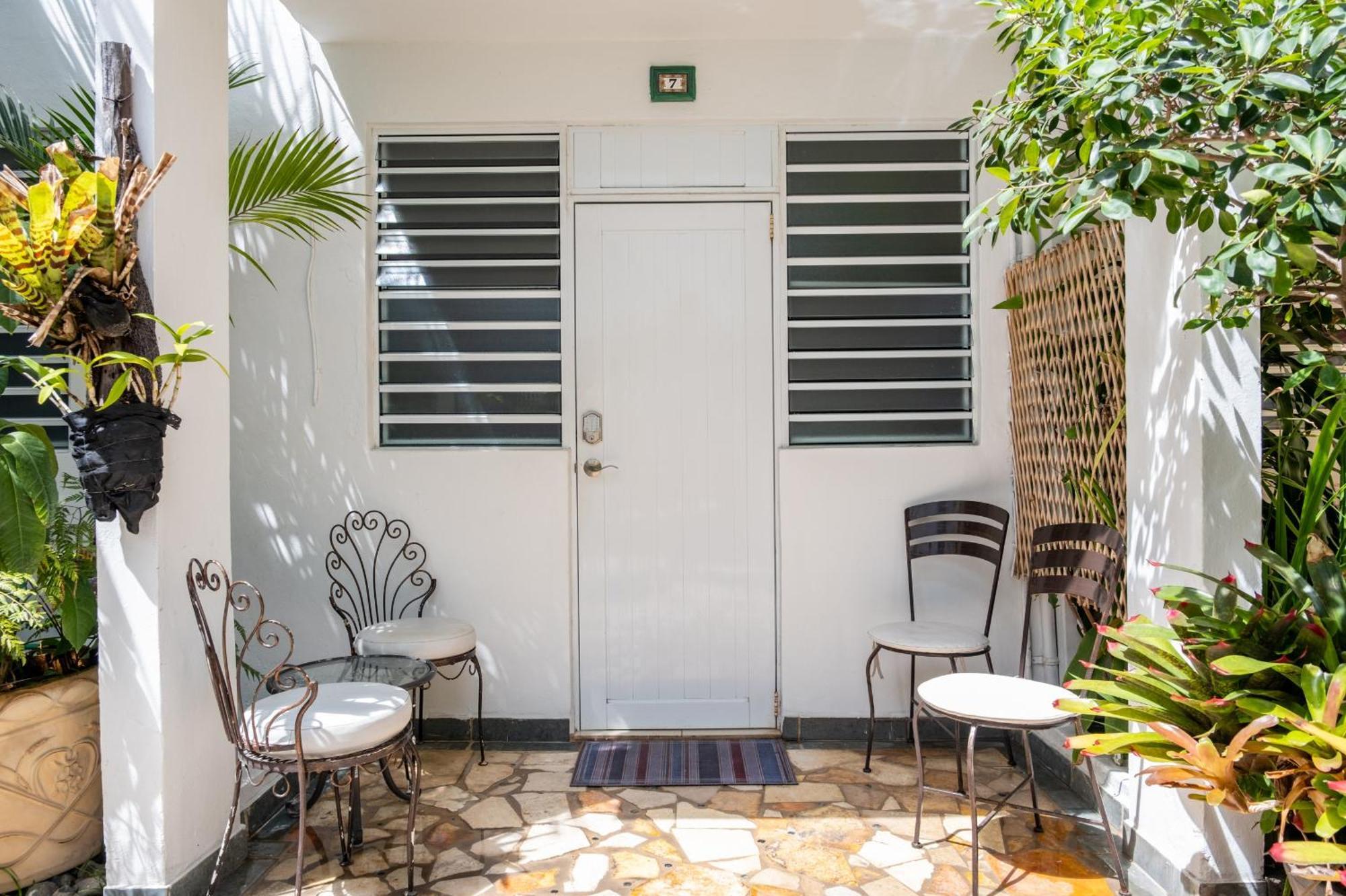 Apartment Prime Location At Condado 1br 1 Ba - 7 *