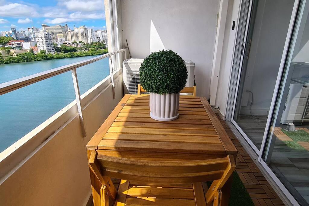 Lagoon-front Escape Steps Away From The Beach! Apartment San Juan