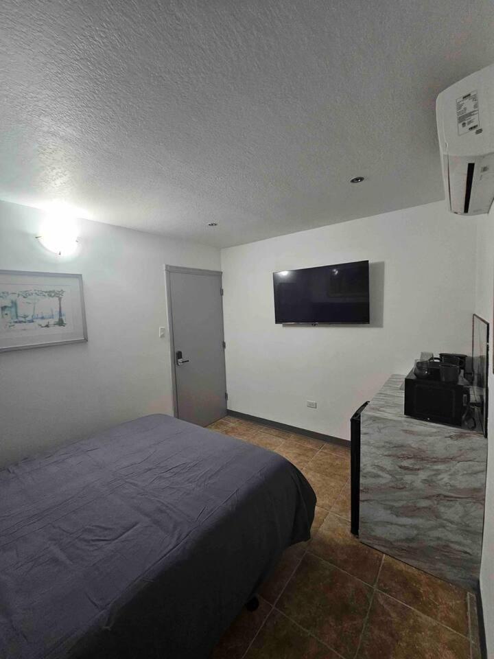 Santurce Centrally Located 4 *