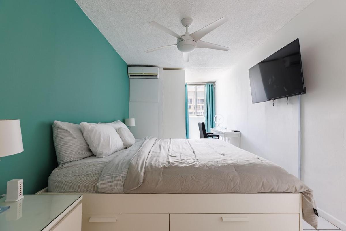 Condado Apt- Private Beach, Pool, & Family Ready! *