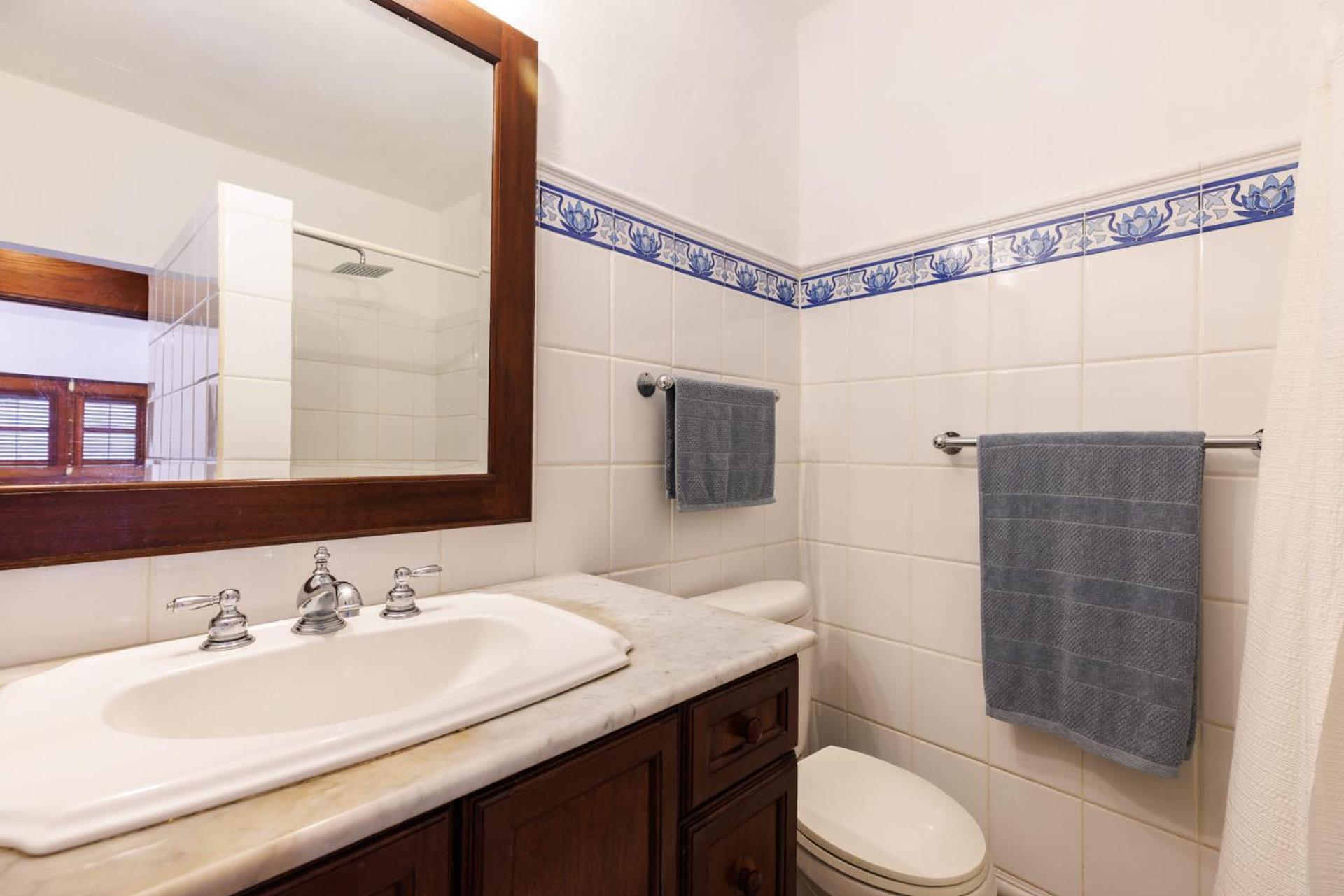 Old Kings Castle Penthouse Retreat - Family Friendly Apartment San Juan