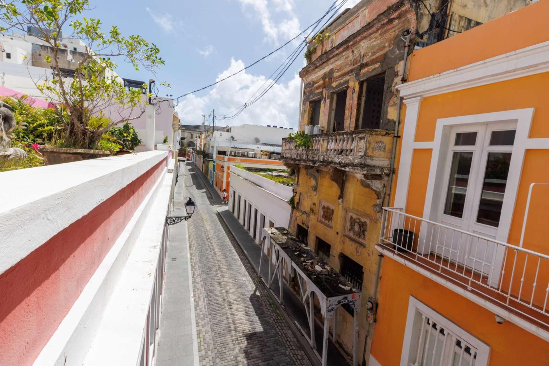 Old Kings Castle Penthouse Retreat - Family Friendly San Juan