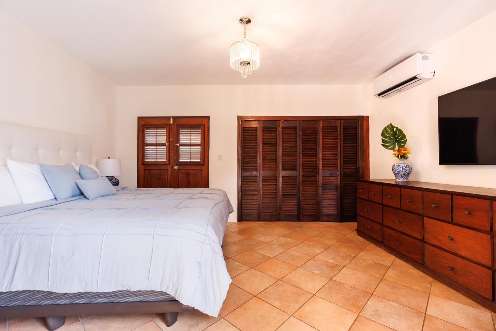 Apartment Old Kings Castle Penthouse Retreat - Family Friendly