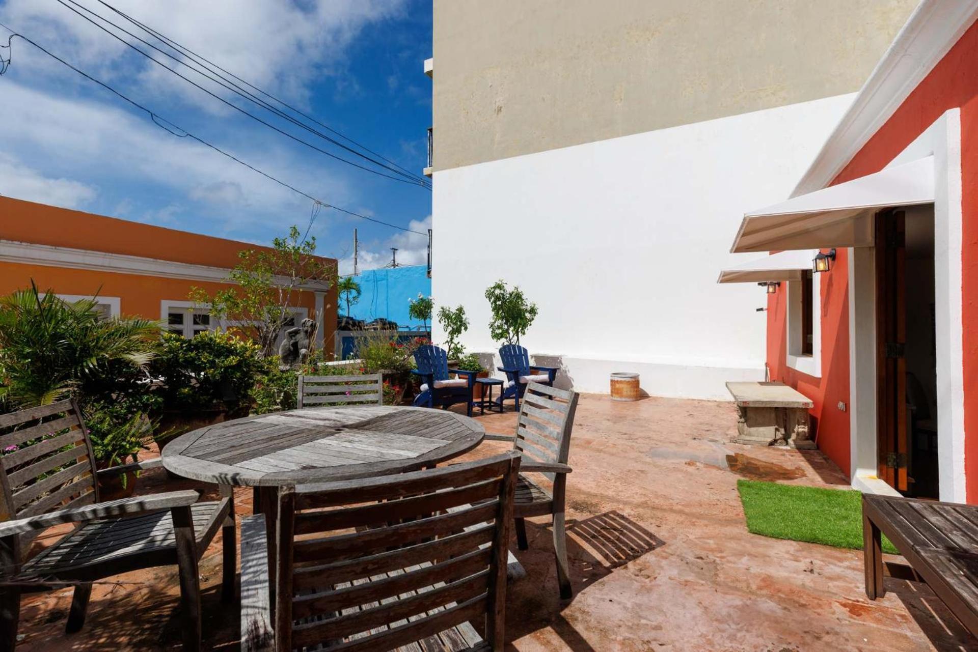 Old Kings Castle Penthouse Retreat - Family Friendly Apartment San Juan