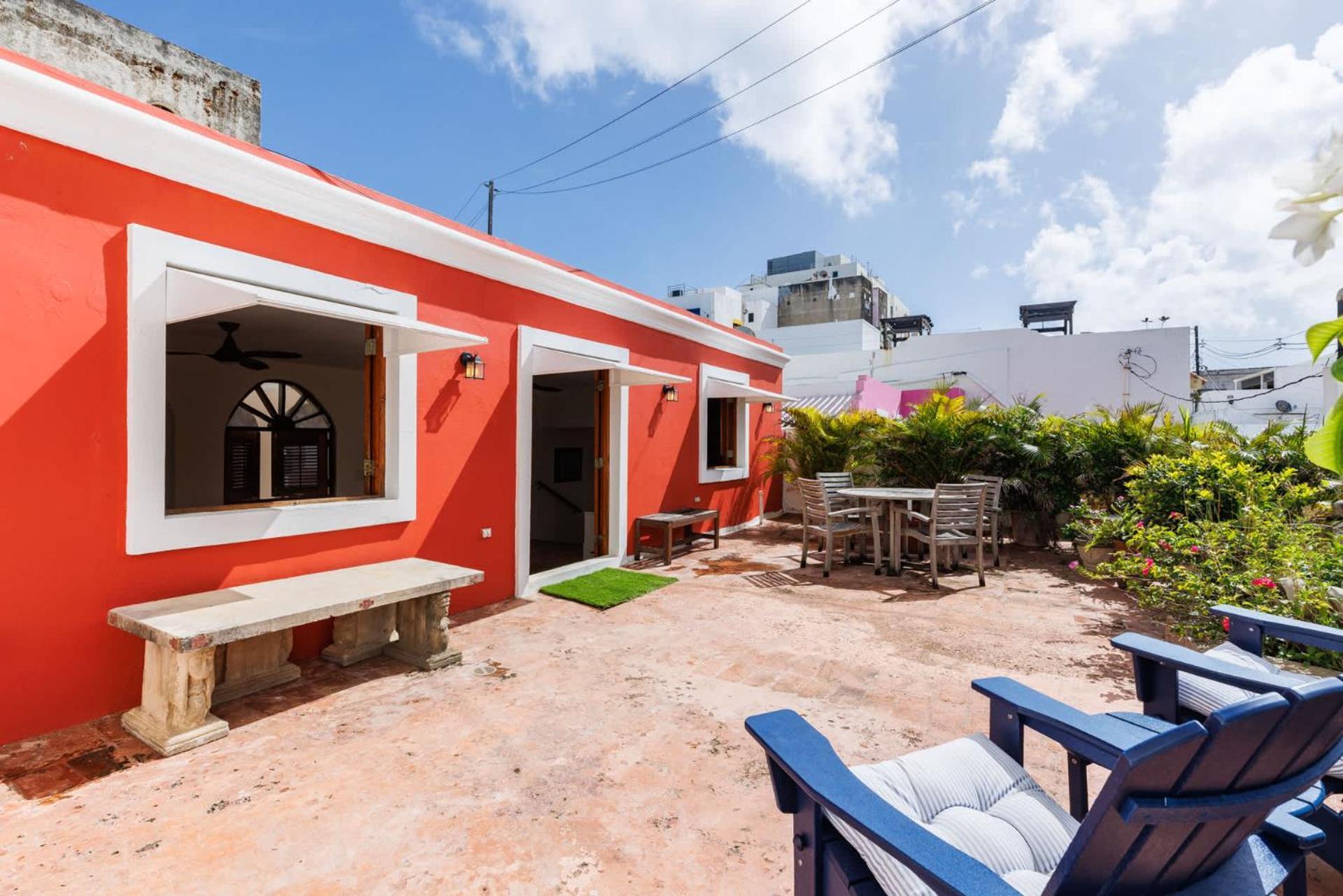 Old Kings Castle Penthouse Retreat - Family Friendly San Juan