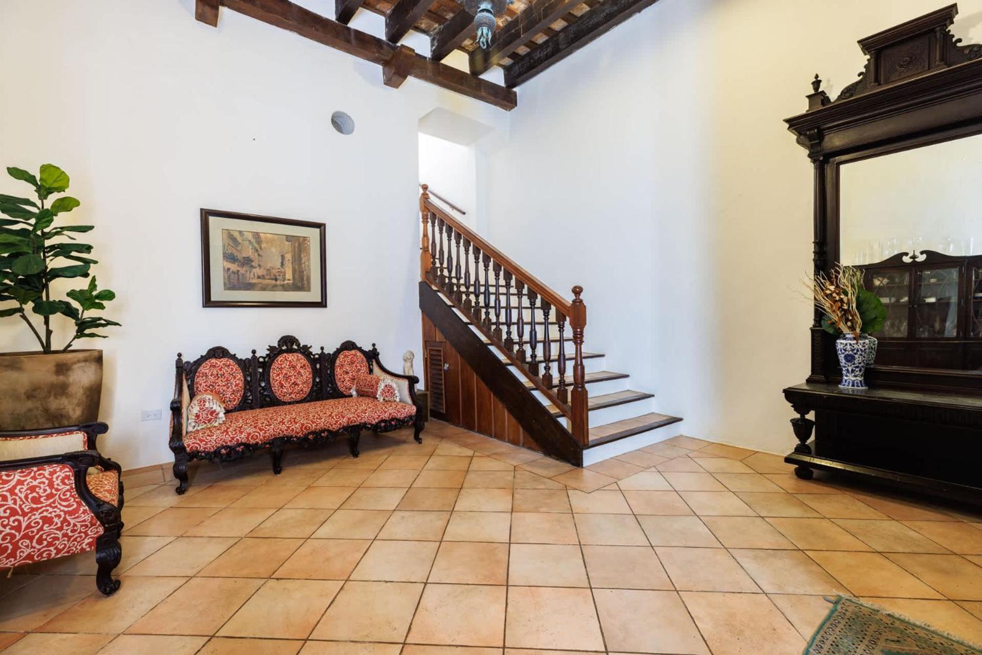 Apartment Old Kings Castle Penthouse Retreat - Family Friendly