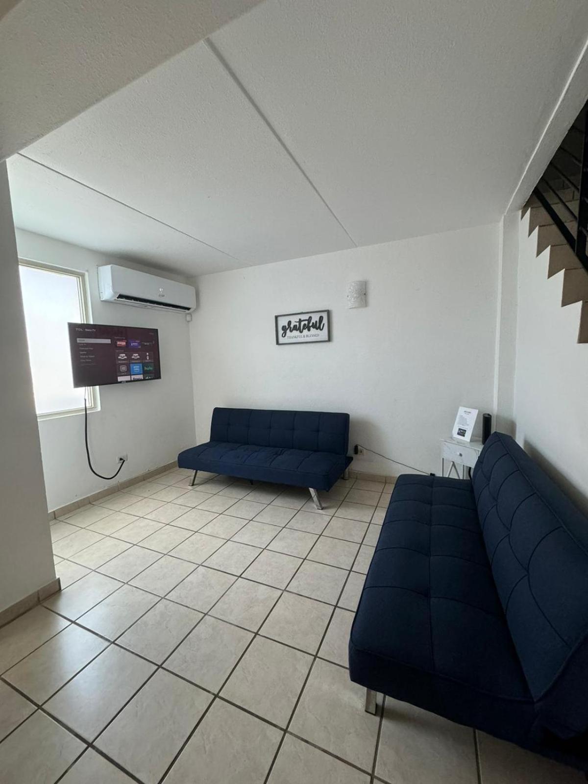 Airport Retreat With A Pool Apartamento