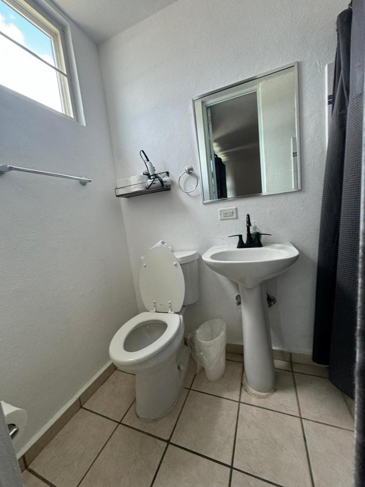 Airport Retreat With A Pool Apartamento San Juan
