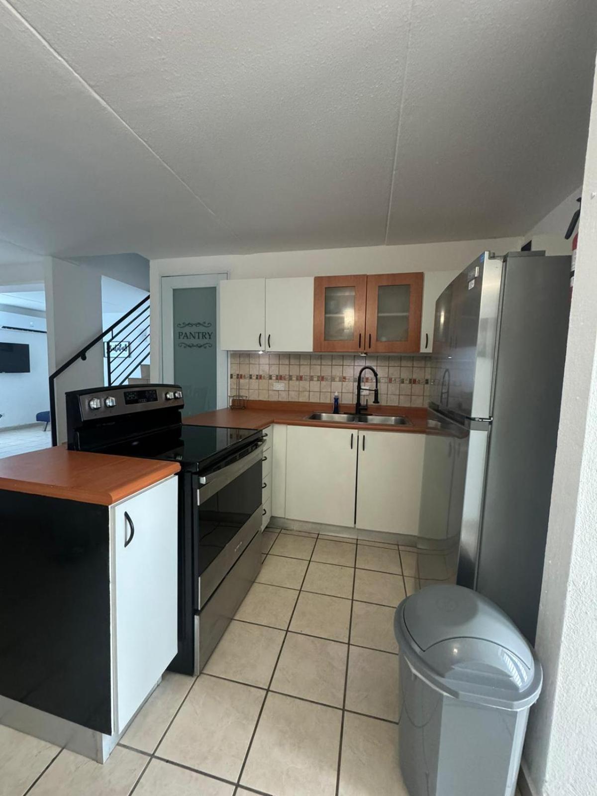 Apartamento Airport Retreat With A Pool San Juan