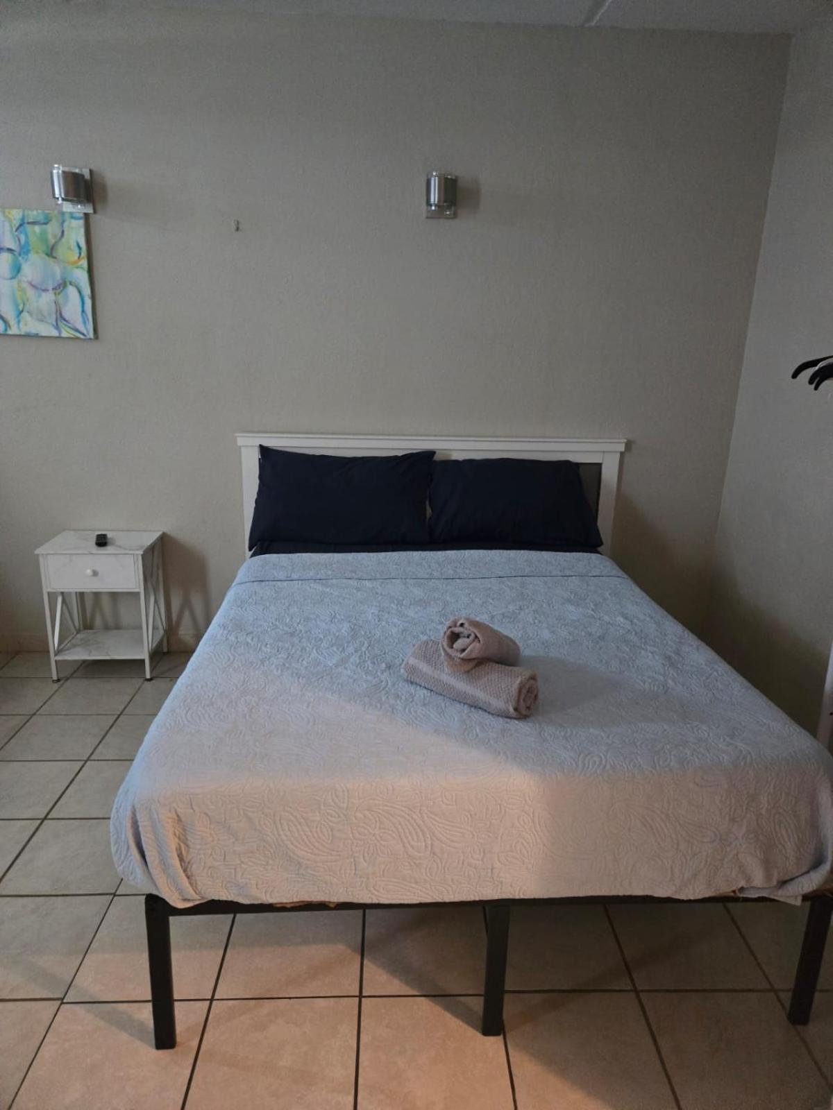 Apartamento Airport Retreat With A Pool