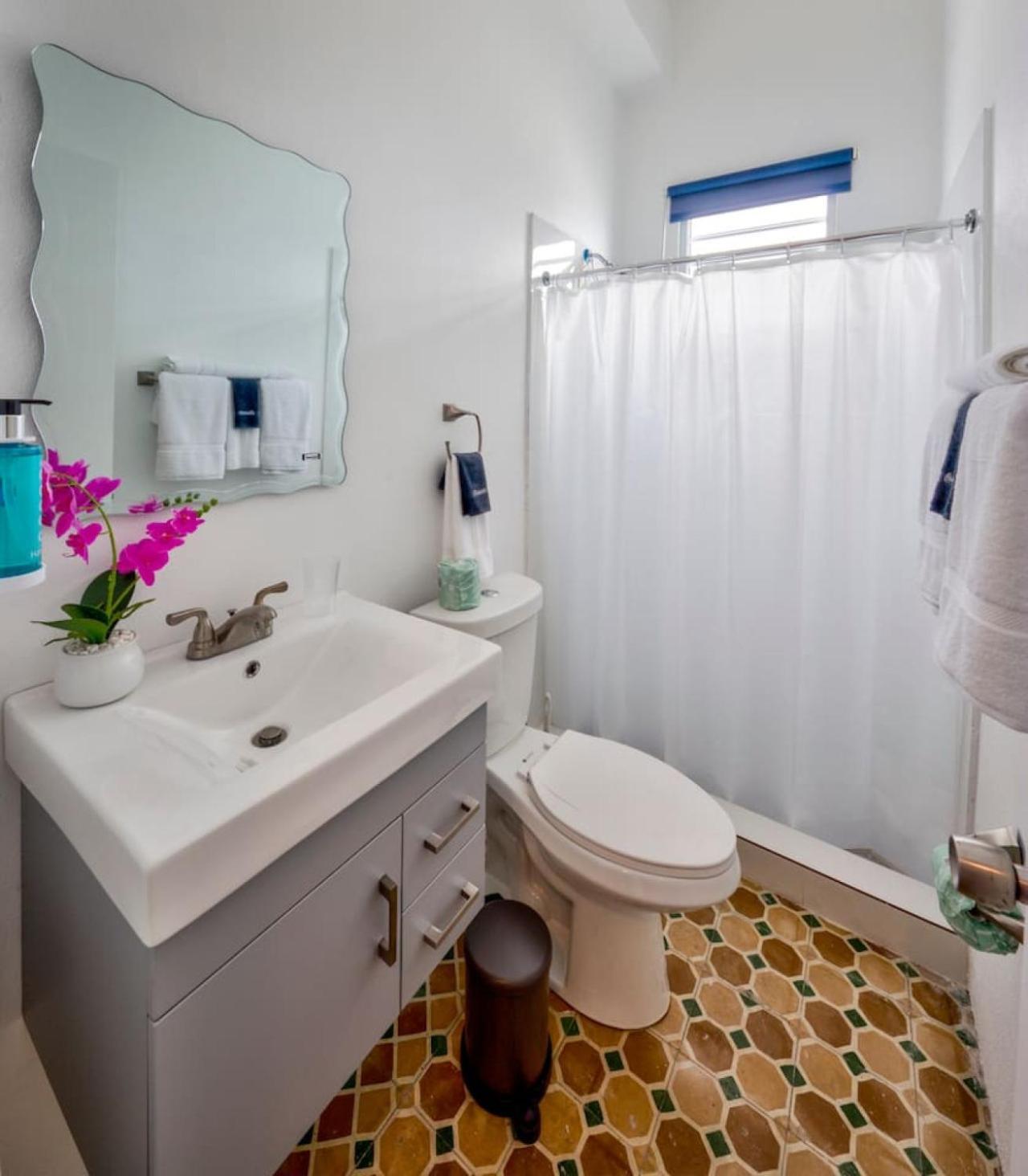 Old 1 Bedroom Apt. Cp3 *