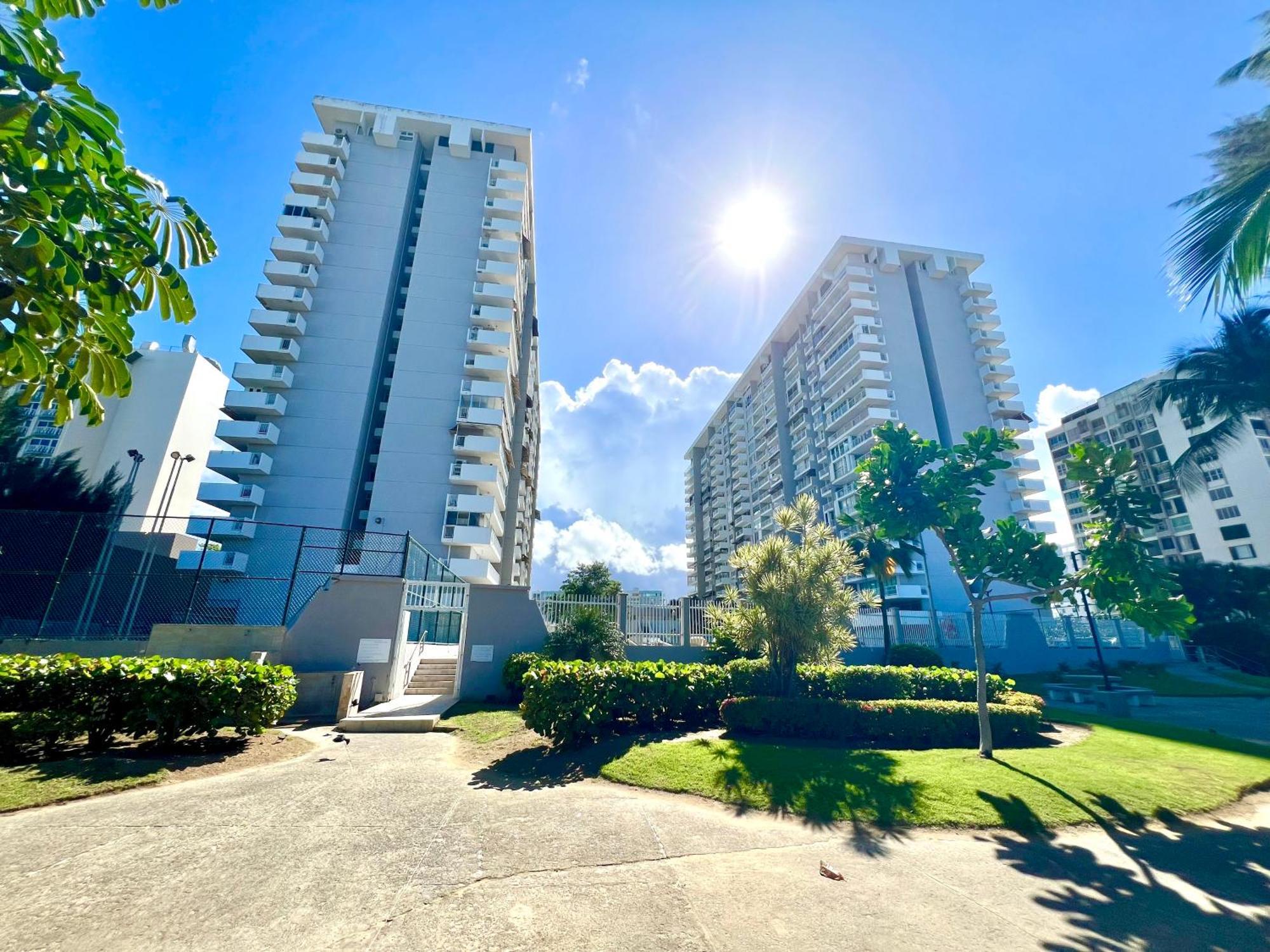 Ocean View On Isla In A 14th Floor Apartment