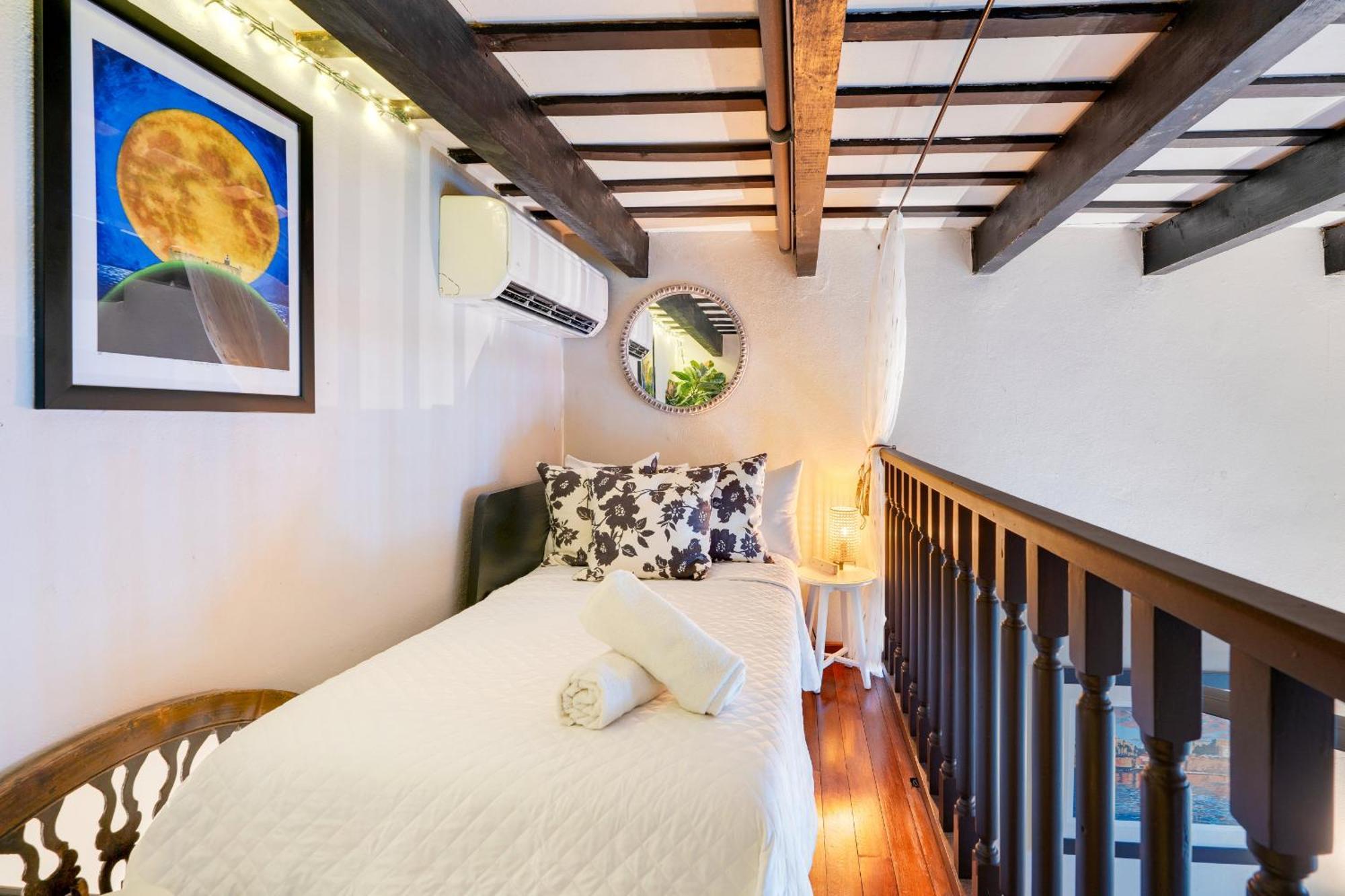 Apartment Chic 1-bedroom & Loft In Prime Location *