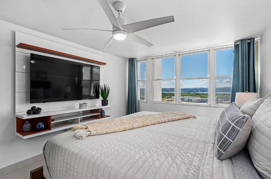 Fully Remodeled 3-bedroom 2 Full Baths ! On Whtsapp ! Check The Number From The Photos! ! Apartment