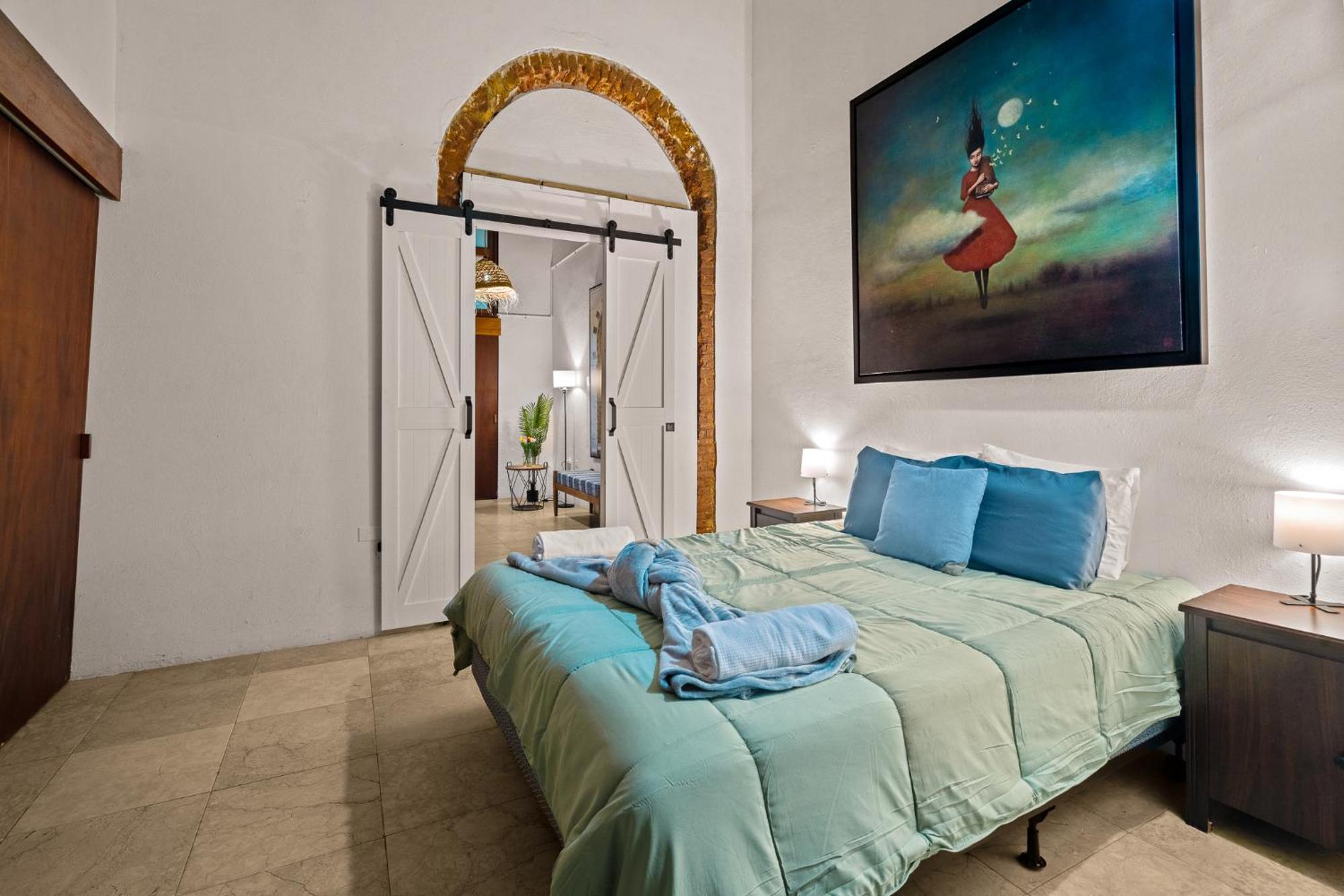 Opal Penthouse - Balcony View - 5 Bedrooms *