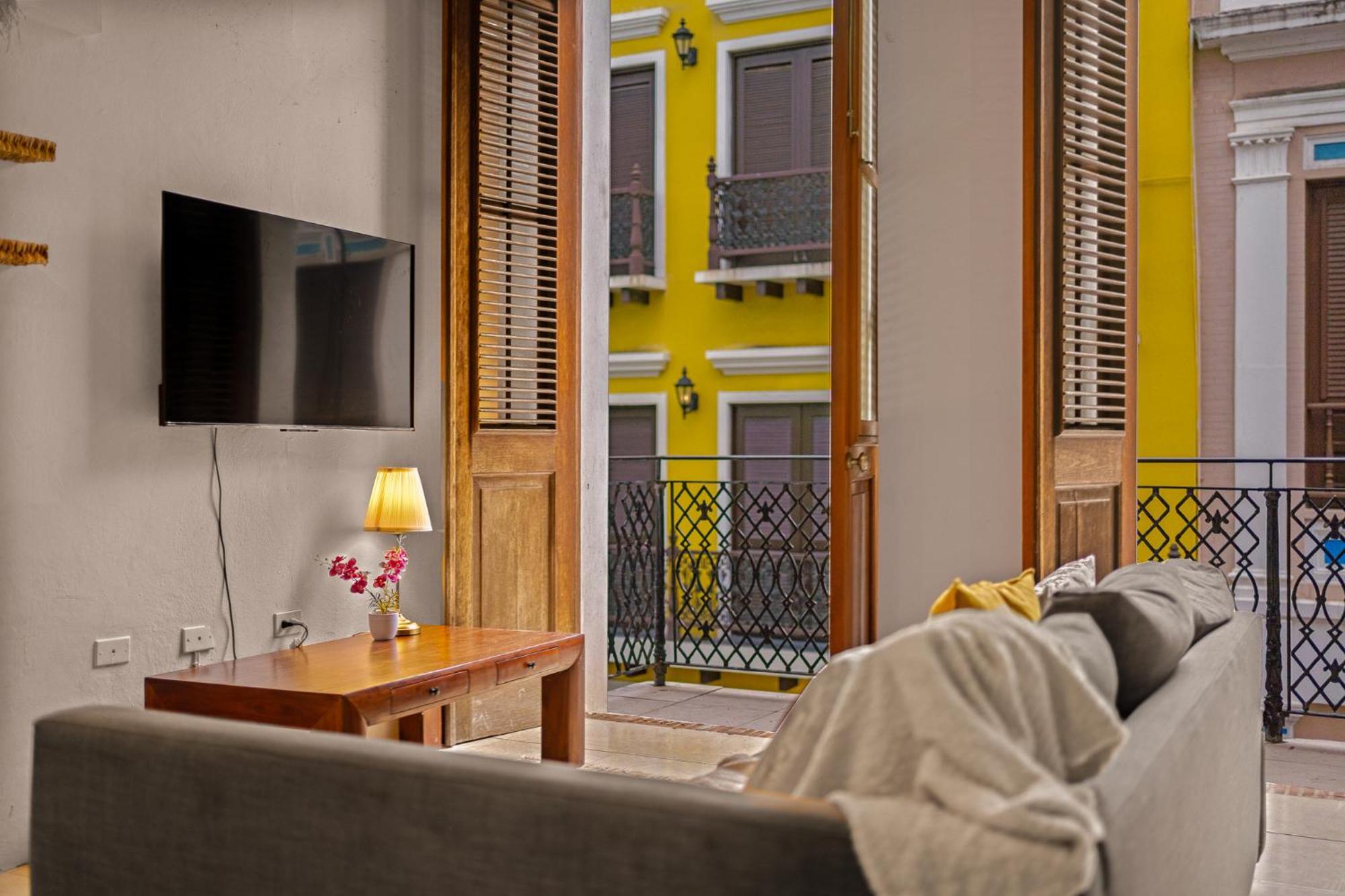 Opal Penthouse - Balcony View - 5 Bedrooms Apartment San Juan