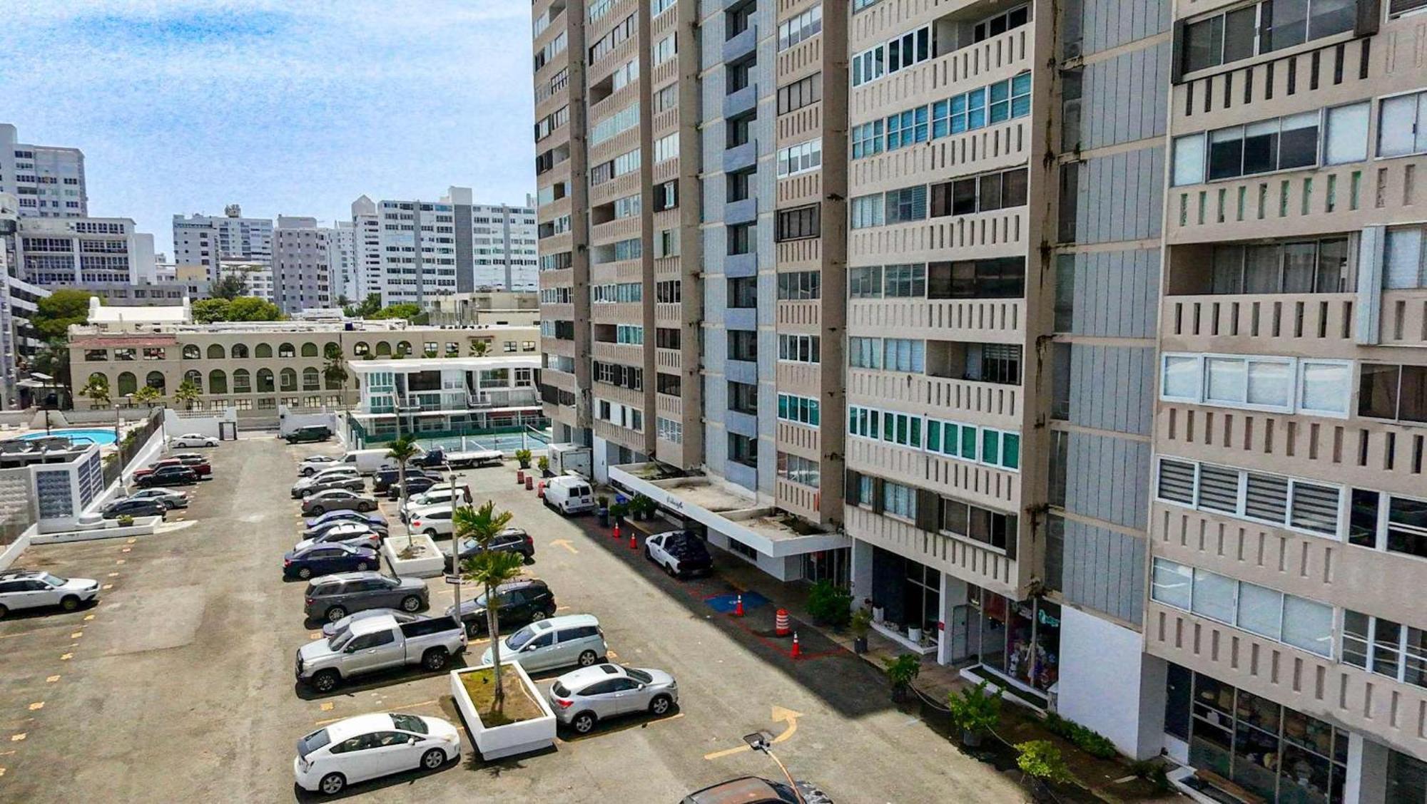 Condado Apt- Private Beach, Pool, & Family Ready! Holiday home