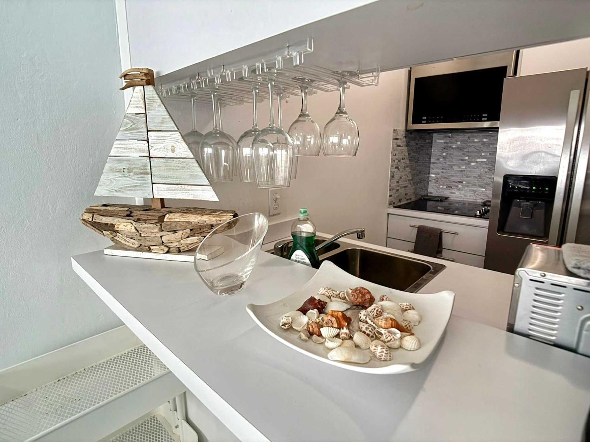Condado Apt- Private Beach, Pool, & Family Ready! Holiday home
