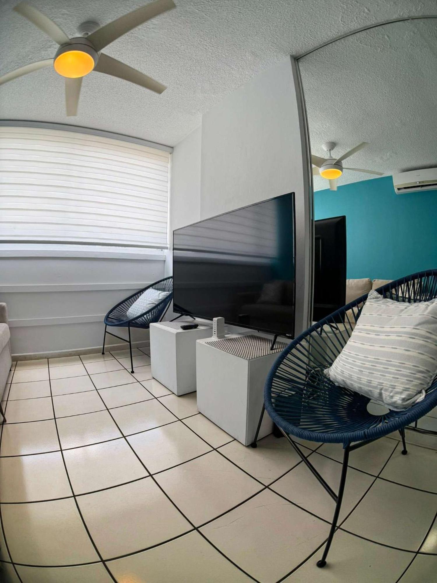 Condado Apt- Private Beach, Pool, & Family Ready! Holiday home
