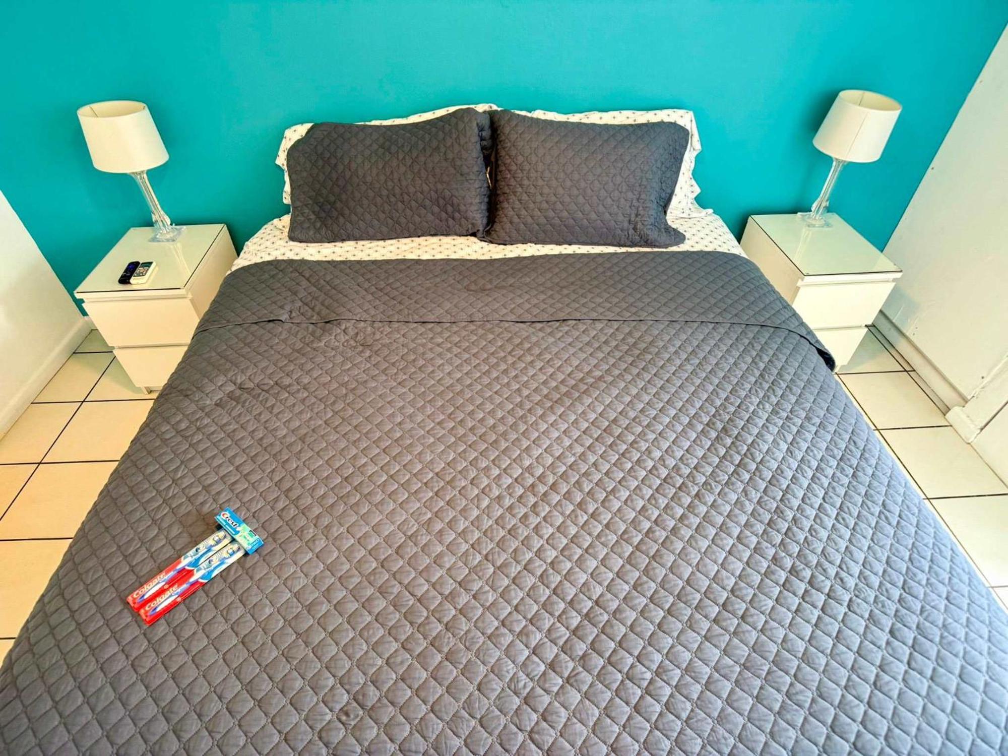 Condado Apt- Private Beach, Pool, & Family Ready!